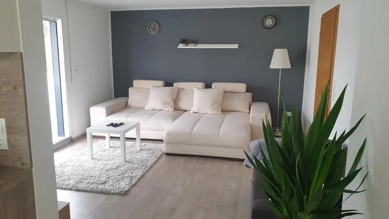 Boardingappartement Windeckblick, Ruhige, Zentrale Lage Mit Grossem Suedbalkon Buehl  Apartment Buehl (Rastatt)